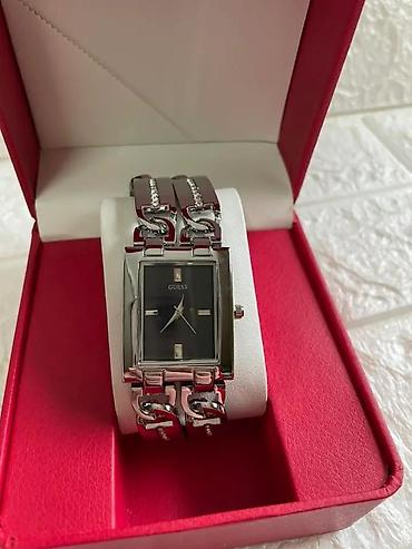 Ručni satovi: GUESS ženski ručni sat – pravougaono kućište i ukrasna narukvica sa — 6