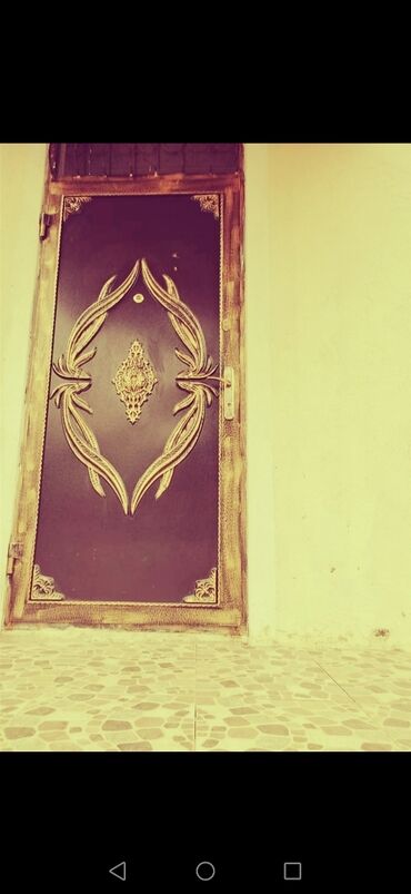 Uzunmüddətli kirayə mənzillər: Ev Quba Rayon Qəçrəş kəndində yerləşir. Hasarın içində adellni. Hər — 5