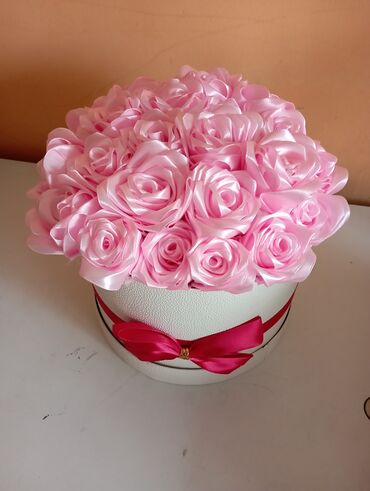 Организация мероприятий: Продаю красивый букетик из атласовых роз
В наличии и на заказ