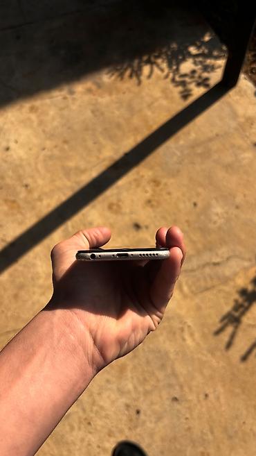82 ekran lg: IPhone 6, 64 GB, Göy, Qırıq, Barmaq izi, Face ID — 2