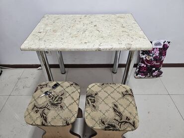 столы и стулья для дома: Кухонный Стол, цвет - Бежевый, Б/у