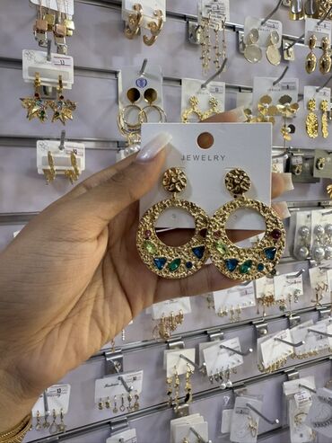 Bijuteriya dəstləri: Qadın bəzək aksesuarları – geniş seçim Məhsullar: - Qızılı tonlarda — 81