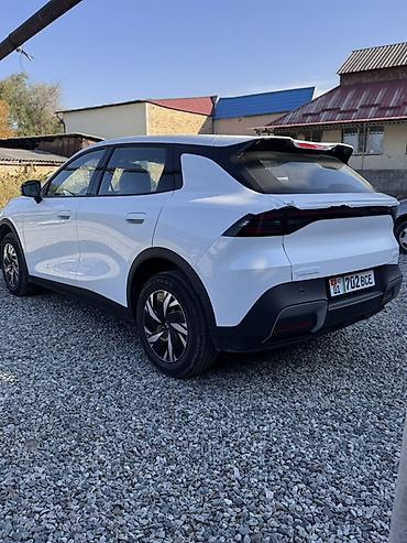 бильярдный в аренду: Changan Q05 AIR 405 запас хода Электромобиль кроссовер, белый цвет — 3