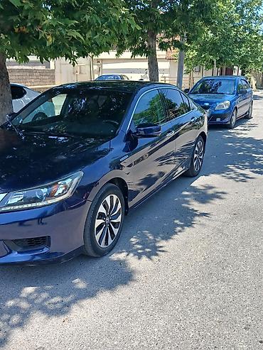 mini canta: Honda Accord sedan – mavi rəng, şəhər və tras üçün komfortlu və — 1