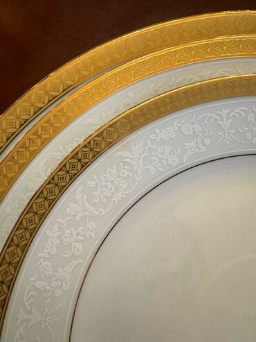 антиквариат посуда фарфор: Дубайский фарфор! Набор тарелок 3х разных диаметров (28см,24см,20см)