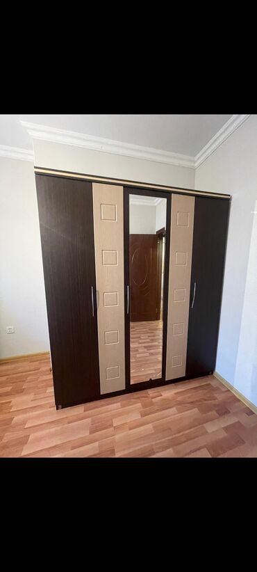 Dolablar: Dolab satılır 100₼. Yaxşı vəziyyətdədir. Problemi yoxdur. Ünvan Yeni