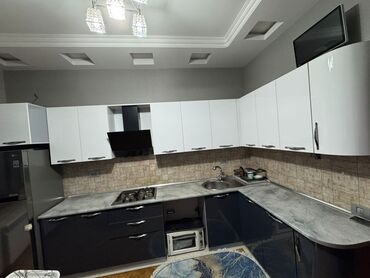 ag qara kuxna mebelleri: *ZB* *MƏTBƏX MEBELİ* Qiymət *499 AZN* ölçü *390 180 yuxarisi ag lakli