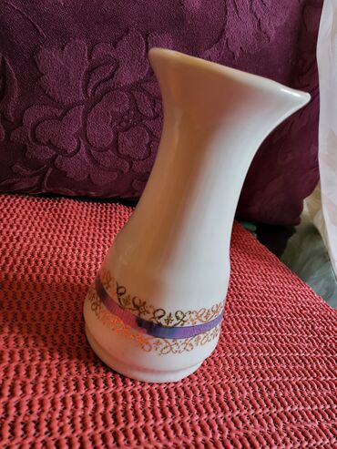 Stare vaze i dekor: Vaza nova Titov Veles porcelan. 70te. Vaza nova,par tackica — 2