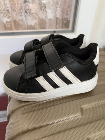 toddler обувь: Детский обувь adidas Оргинал 
1800сом 
Размер 23 
1,2 годика