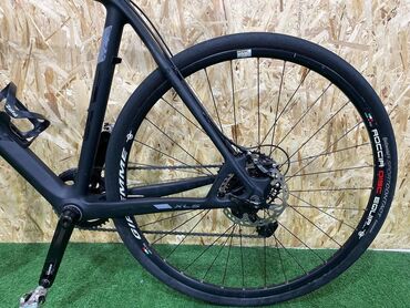 İdman velosipedləri: Karbon yol/gravl velosipedi Texniki xüsusiyyətlər: - Karbon monokok — 9