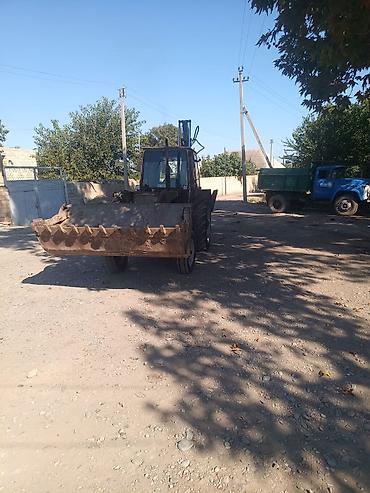 Kommersiya nəqliyyat vasitələri: Ekskavator-yükləyici traktor - Ön hissədə iri yükləmə kovası, arxa — 2