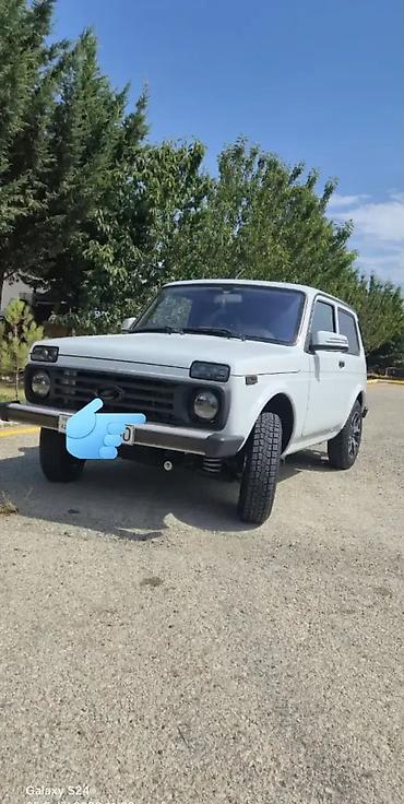 niva qapı: LADA Niva 3 qapılı ofroad SUV - Kuzov: 3 qapılı, ağ rəng, yüksək — 1