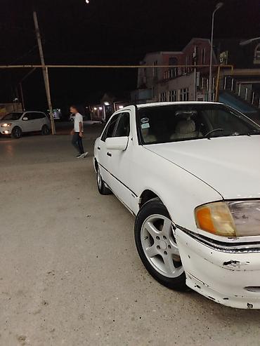 mercedes c220 cdi: Mercedes-Benz C-Class: 2.2 l | 1995 il Sedan — 3