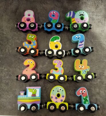 детские развивающие игрушки: Развивающий деревянный поезд на магните и набор игрушки "щенячий