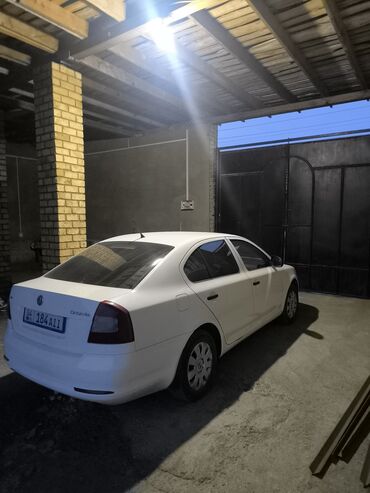 продам хюндай соната: Skoda Octavia: 2013 г., 1.6 л, Механика, Бензин, Седан