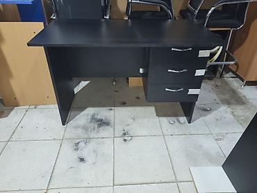 Ofis masaları: Yeni, İşçi üçün, Dördbucaq masa — 4