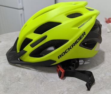 Шлемы: Велошлем rockrider в отличном состоянии. Decathlon. Размер 53 - 59