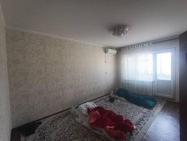 квартиры по суточно мкр: 1 бөлмө, 37 кв. м, 105-серия, 8 кабат, Косметикалык ремонт