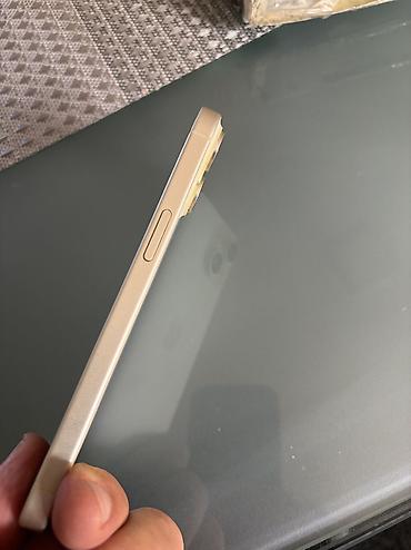 Apple iPhone: Iphon 15 očuvan ispravan koristen 2 godine — 2
