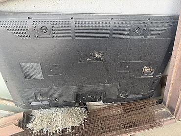 LED televizor (təxminən 40–50 düym) - Panel: Yastı LED ekran, nazik