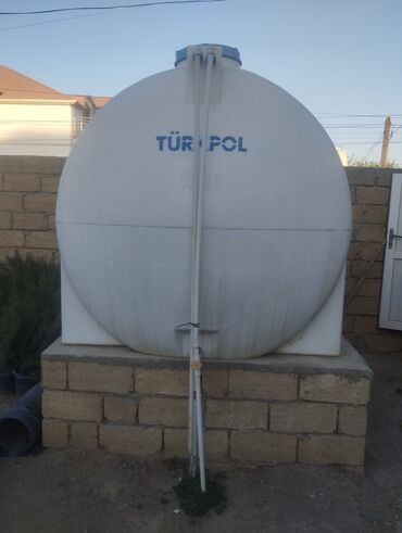 бочки пластиковые 200 литров: Ağ rəngli, üfüqi formalı "Türpol" markalı su çəni. Çənin üst