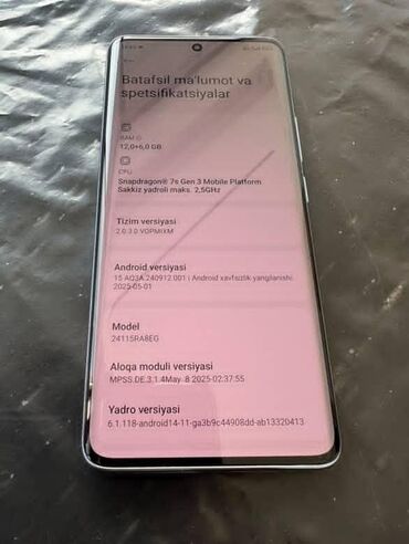 Другие мобильные телефоны: Смартфон на базе Android с экраном с вырезом по центру под фронтальную