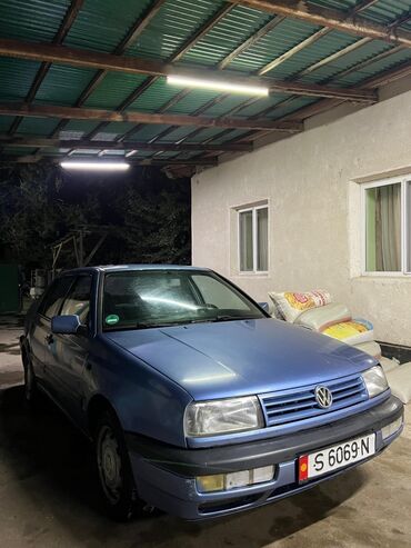 машина венто: Volkswagen Vento: 1993 г., 1.8 л, Механика, Бензин, Седан