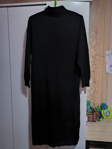 платья черная: Повседневное платье, Китай, Зима, Трикотаж, Прямое, L (EU 40)