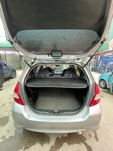 Honda Jazz: 2003 г., 1.4 л, Кол менен иштөөчү, Бензин, Хетчбек — 10