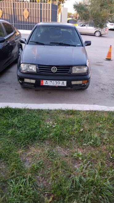 дом на обмен: Volkswagen Vento: 1992 г., 1.8 л, Механика, Газ, Седан