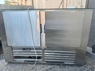 i̇şlənmiş soyuducu: Paslanmayan poladdan hazırlanmış soyuduculu vitrin-bufet - Ön və