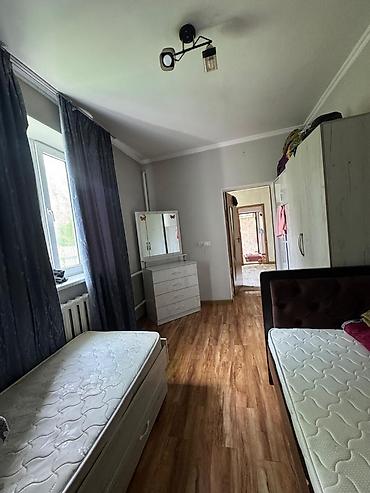 Продажа коттеджей и домов: Срочно продаю дом.Адрес: Новопокровка.Ул: Манаса 40А.3х комната и — 14