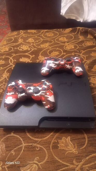 plesdeşin 3: Ideal veziyetde PS3. 2eded yaxsi veziyetde orjinal pult. Icerusinde