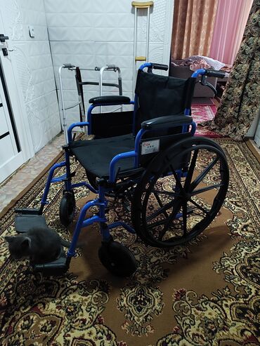 продам инвалидную коляску: СРОЧНО ПРОДАЮТСЯ КРЕСЛО КАТАЛКАХОДУЛИ КОСТЫЛИ СОСТОЯНИЕ