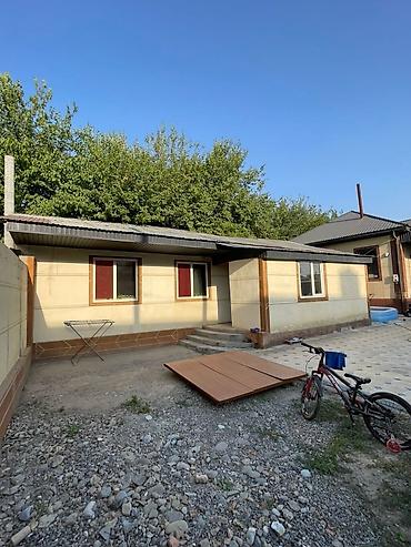 Продажа коттеджей и домов: Жер уй сатылат мал базардын жанында (паяз ата) магазиндин артында 5 — 5