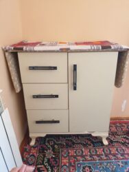 Güzgülər: 👑Aytac23
Paltar ütülüyən masa.60 m.unvas suraxanı.(4001