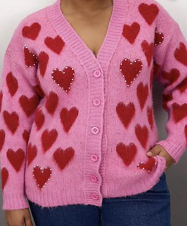 oversize jaket: Qadın kardiqanı – ürək naxışlı - Rəng: çəhrayı fon üzərində qırmızı — 3