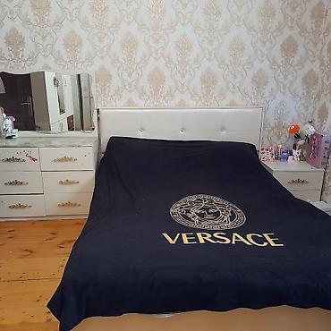 parça ayaqqabı: Versace loqolu premium yataq örtüyü - Rəng: qara, qızılı loqo və yazı — 2