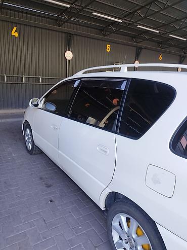 devo tiko: Toyota Ipsum: 2000 г., 2 л, Автомат, Бензин, Минивэн — 2