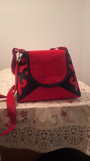 сумка для документов: Сумка через плечо с этно-орнаментом - Цвет: красно-черный - Форма