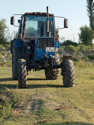 Ford: Belarus MTZ-82/821 tipli təkərli kənd təsərrüfatı traktoru - 4x4 (ön