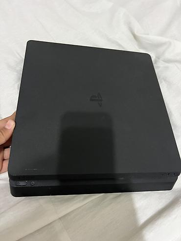 ps4 2 tb: - Model: PS4 Slim (qaranlıq qara rəng), səssiz və enerjiyə qənaətcil — 3