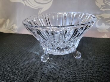 Ostalo posuđe: Bombonijera nova kristal Zajecar 70te. Kristalna bombonijera,na tri na lalafo.rs — 4 Ostalo posuđe: Bombonijera nova kristal Zajecar 70te. Kristalna bombonijera,na tri — 4