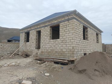 qobuda satilan heyet evleri: Lökbatan qəs. 4 otaqlı, 100 kv. m, Kredit yoxdur, Orta təmir