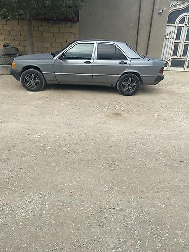 bmw m3 e92: Mercedes-Benz 190 (W201) sedan - Kuzov: 4 qapılı sedan, boz rəng - — 3
