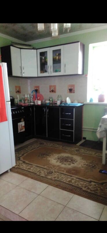работа в бишкеке швейный цех упаковщик: 68 м², 4 комнаты, Парковка, Забор, огорожен