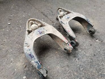 Auto delovi: Viljuška gornja za prednji trap Lada 7 Riva. Polovno, očuvano. Gornja — 8