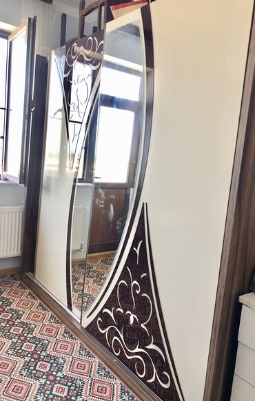 iwlenmiw taxtlar: İşlənmiş, Kupe, 2 qapılı Düz dolab, Qarderob, paltar dolabı