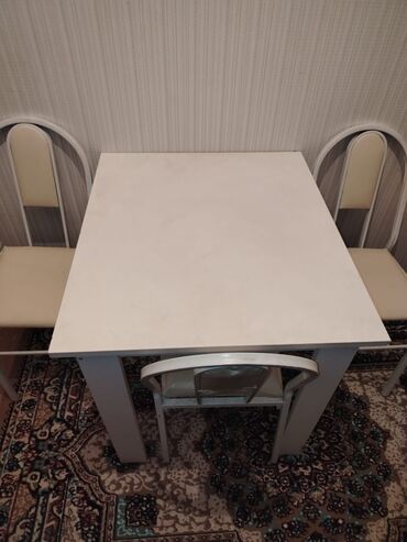 Masa və oturacaq dəstləri: Salam. Az işlenmiş heç bir problemi yoxdu 4 dest aq qırmızı malocnu — 8