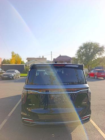 автоком: Премиум класс Минивэн Hongqi HQ9 📆 Год: 2023 11 🚙 Комплектация — 5